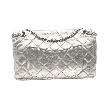 Chanel 2.55 Reissue Flap Pelle di Vitello Metallizzata Argento Anticato (2006–2008) – 30 cm