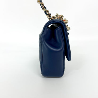 Chanel Flap Bag Small Pelle Agnello Blu Navy Catena Resina – 2020