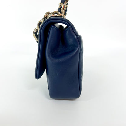 Chanel Flap Bag Small Pelle Agnello Blu Navy Catena Resina – 2020