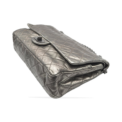 Chanel 2.55 Reissue Flap Pelle di Vitello Metallizzata Argento Anticato (2006–2008) – 30 cm