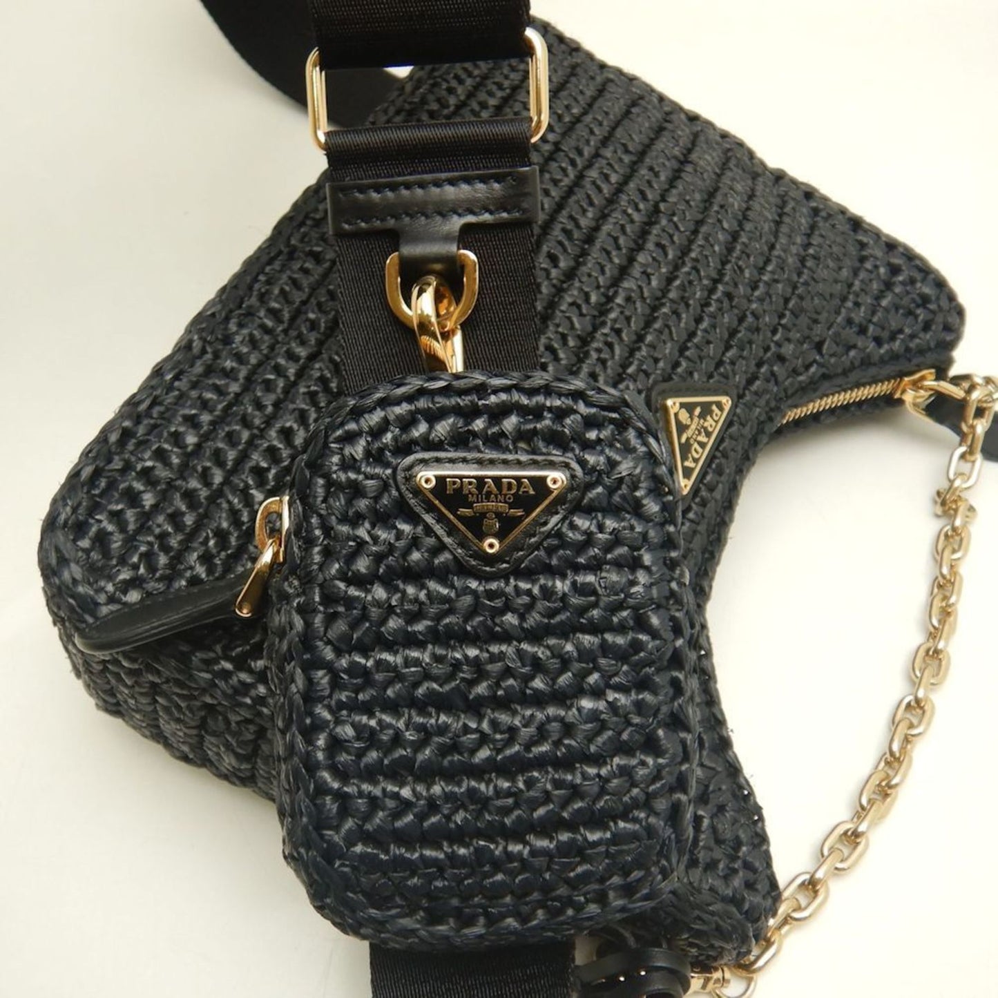 Prada Re-Edition 2005 – Borsa in rafia nera con pochette rimovibile