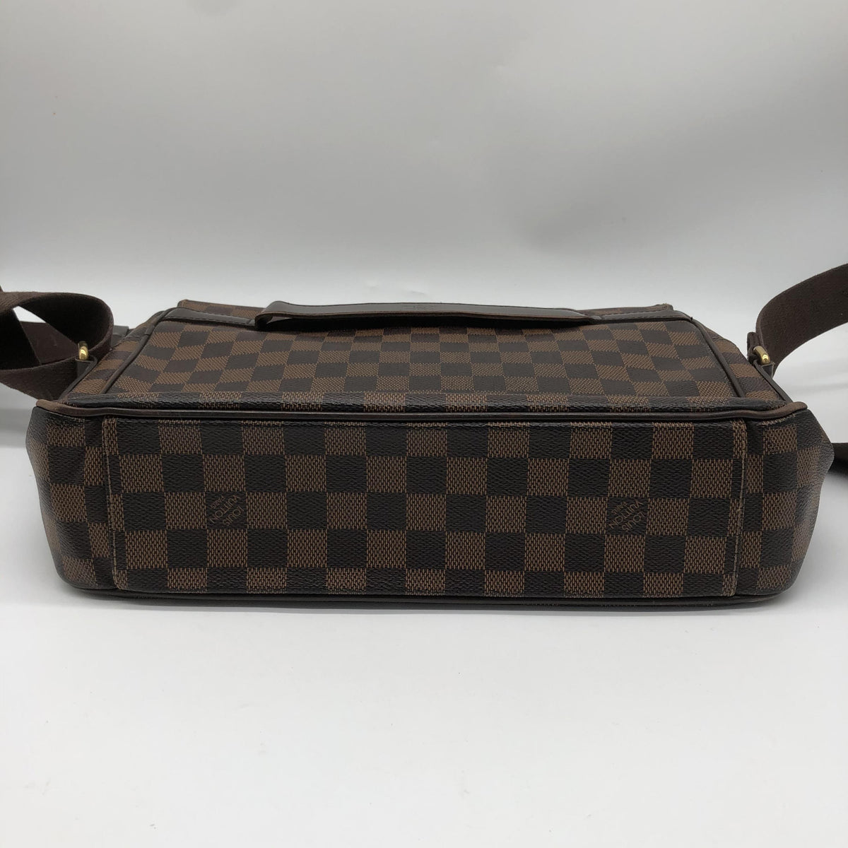 Louis Vuitton Shelton Messenger