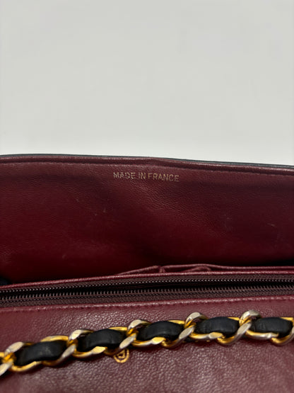 CHANEL Classic Double Flap Media — Pelle di Agnello Trapuntata Nera, Hardware Oro