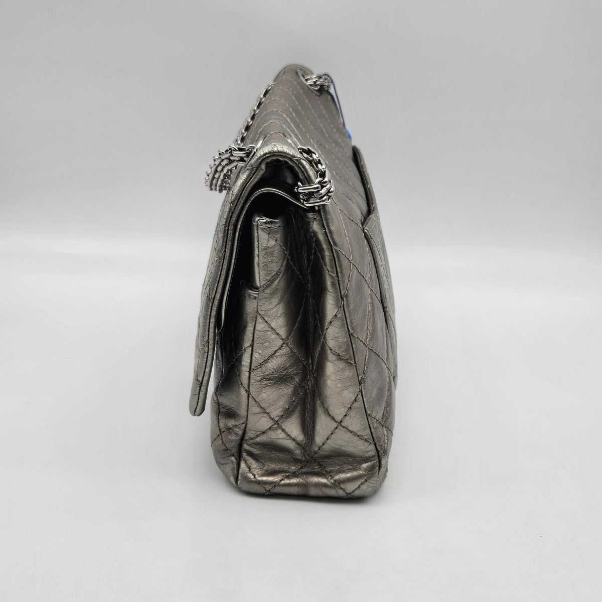 Chanel 2.55 Reissue Flap Pelle di Vitello Metallizzata Argento Anticato (2006–2008) – 30 cm