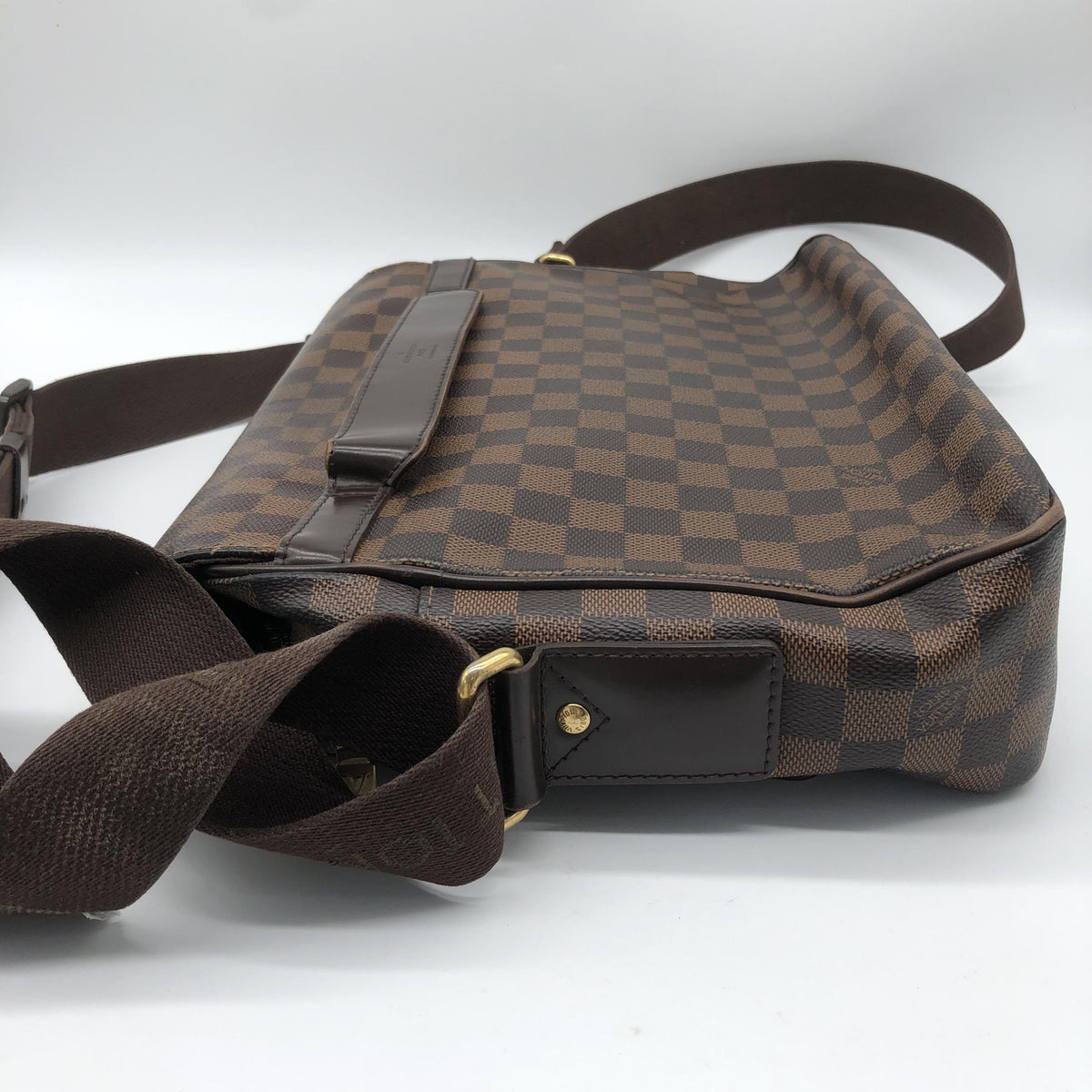 Louis Vuitton Shelton Messenger
