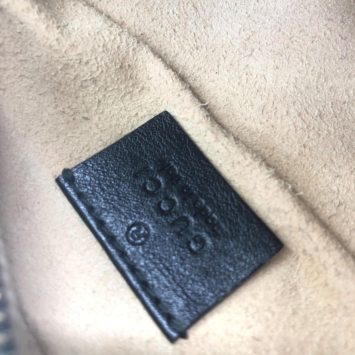 Gucci GG Marmont Round Mini Pelle Trapuntata Torchon Nero e Panna – 18 cm