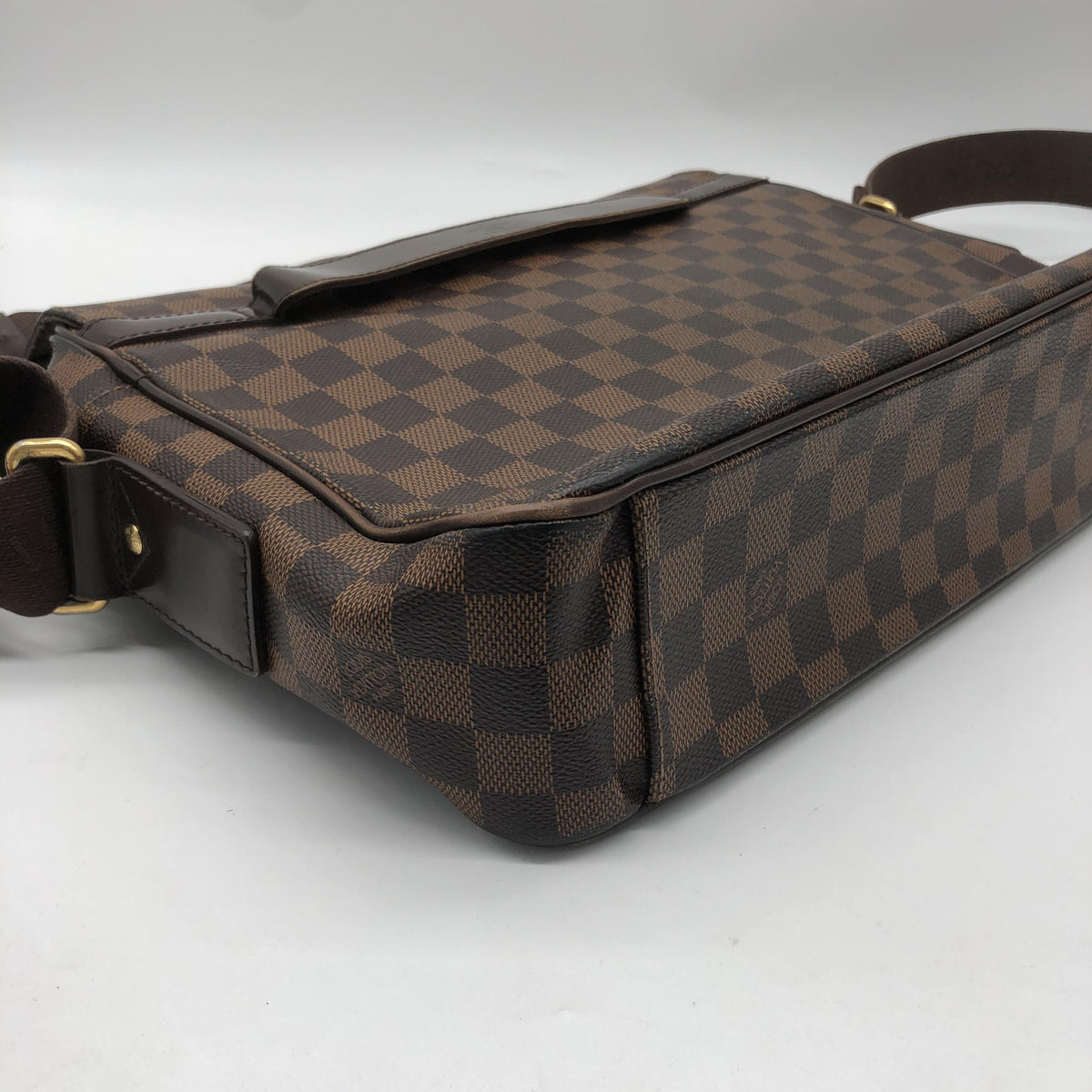 Louis Vuitton Shelton Messenger