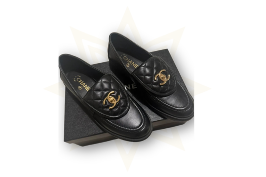Chanel – Mocassini Trapuntati in Pelle Nera con Logo Dorato – Taglia 39