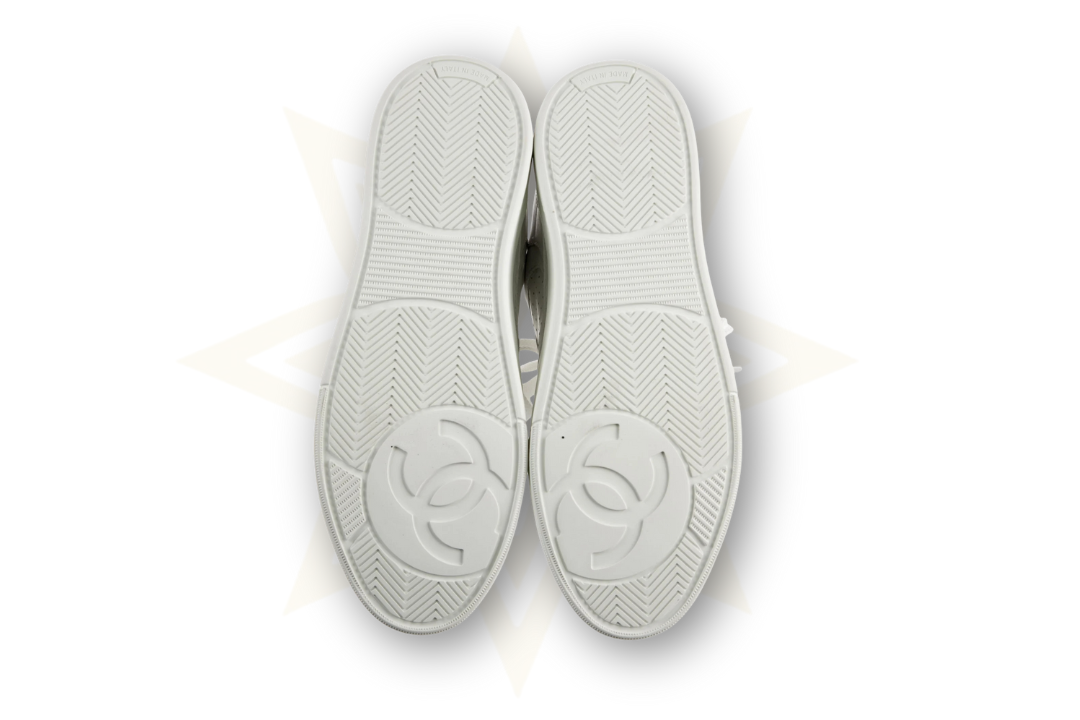 Chanel Sneakers in pelle bianca – Logo CC