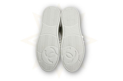 Chanel Sneakers in pelle bianca – Logo CC