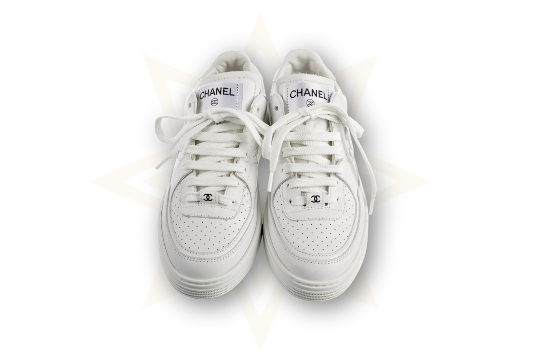 Chanel Sneakers in pelle bianca – Logo CC