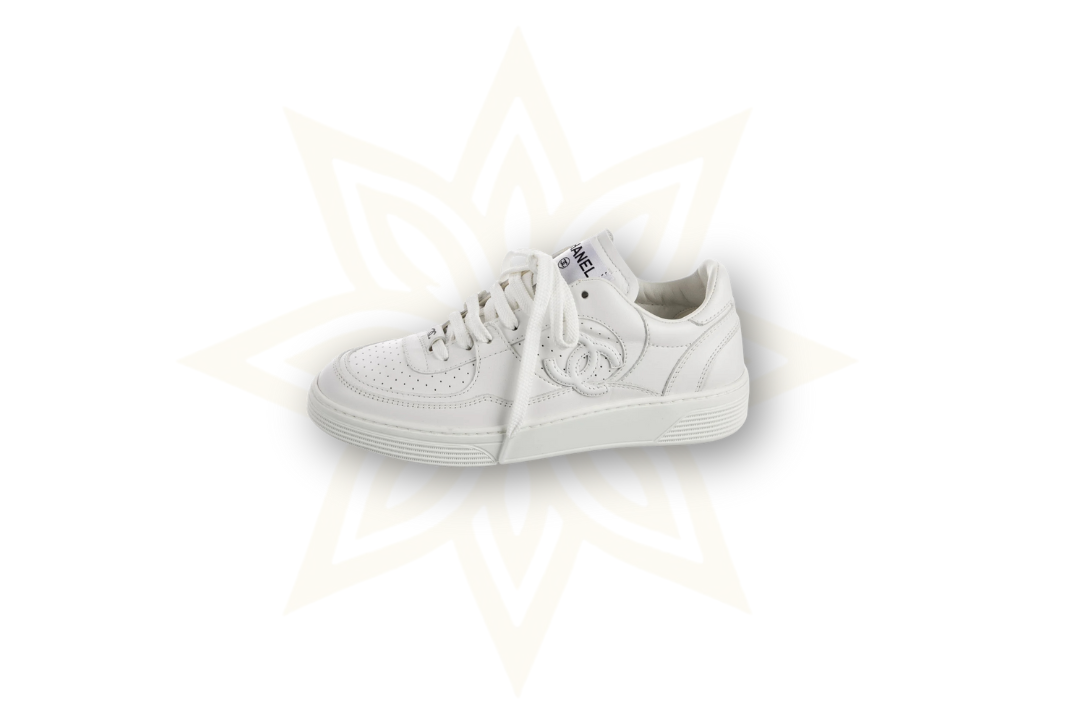Chanel Sneakers in pelle bianca – Logo CC