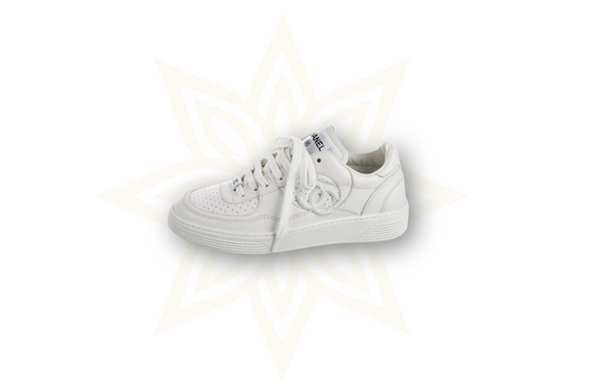 Chanel Sneakers in pelle bianca – Logo CC