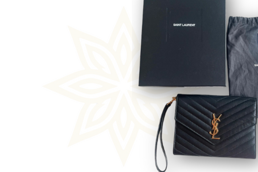 Saint Laurent Monogram Clutch in Pelle Grain de Poudre Nera – Medium Size