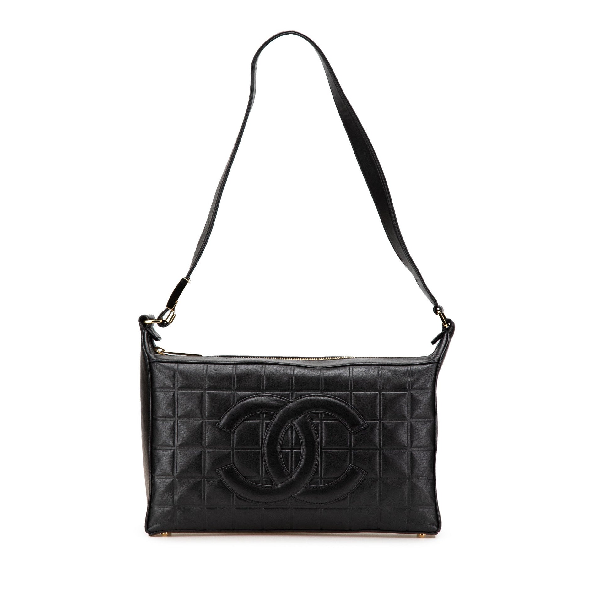 Chanel Chocolate Bar CC Shoulder Bag nera vista frontale con logo CC applicato