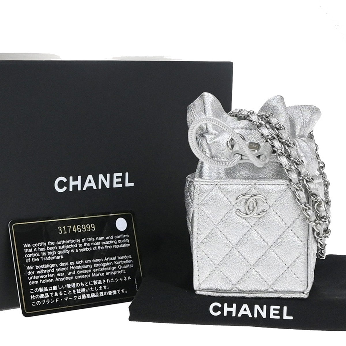 Chanel mini bucket bag argento metallizzato trapuntata