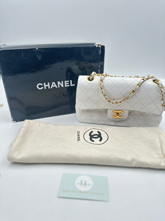 Chanel Classic Flap Medium in pelle bianca – Oro 24k – Serie 1 (1989-1991)