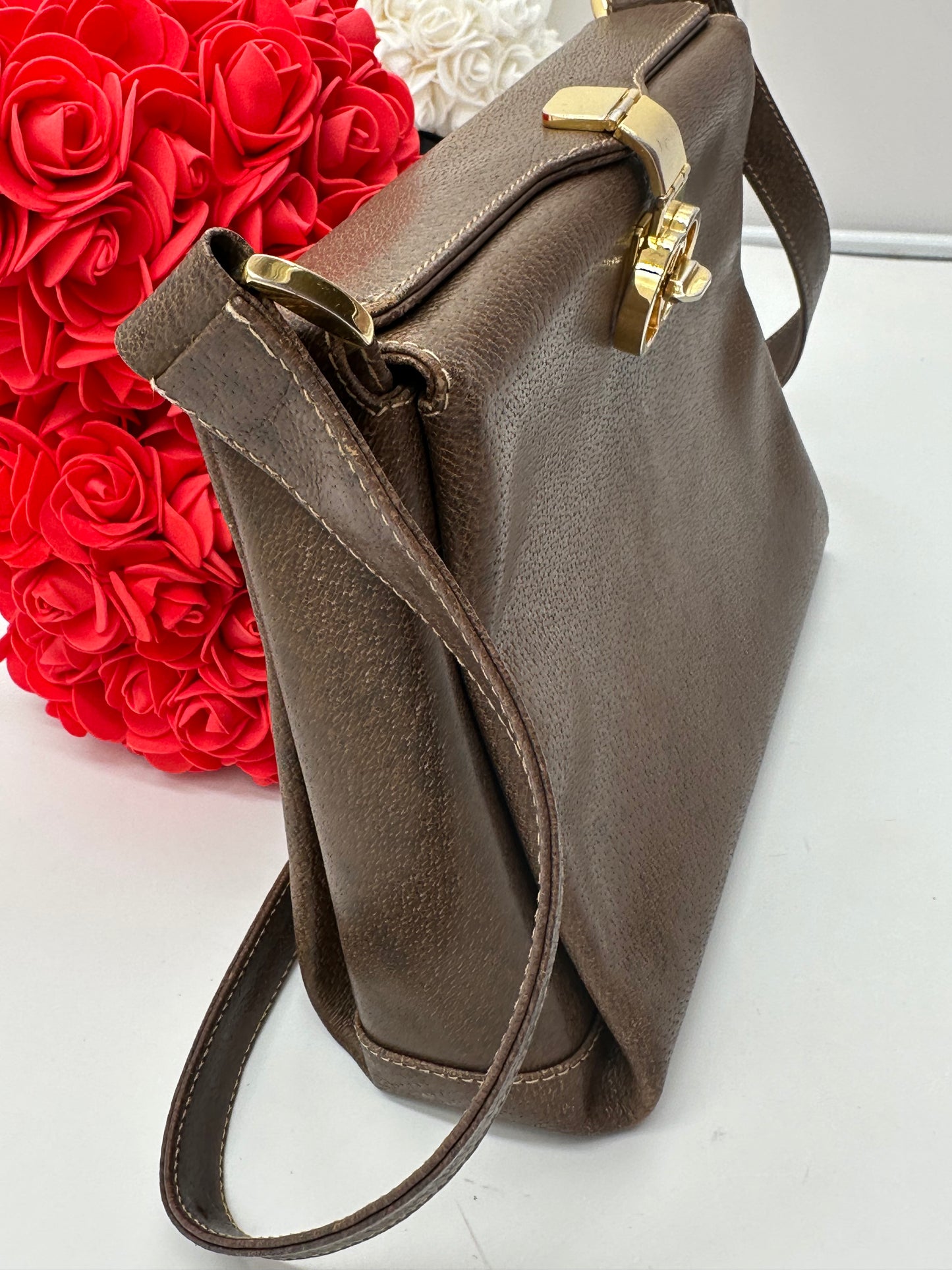 Gucci Vintage Tracolla GG – Pelle Marrone Tortora (anni ’70–’80) – 25 cm