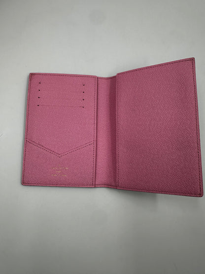 Louis Vuitton Passport Cover Christmas Animation "Paris" Monogram – Vivienne Edition, 2022