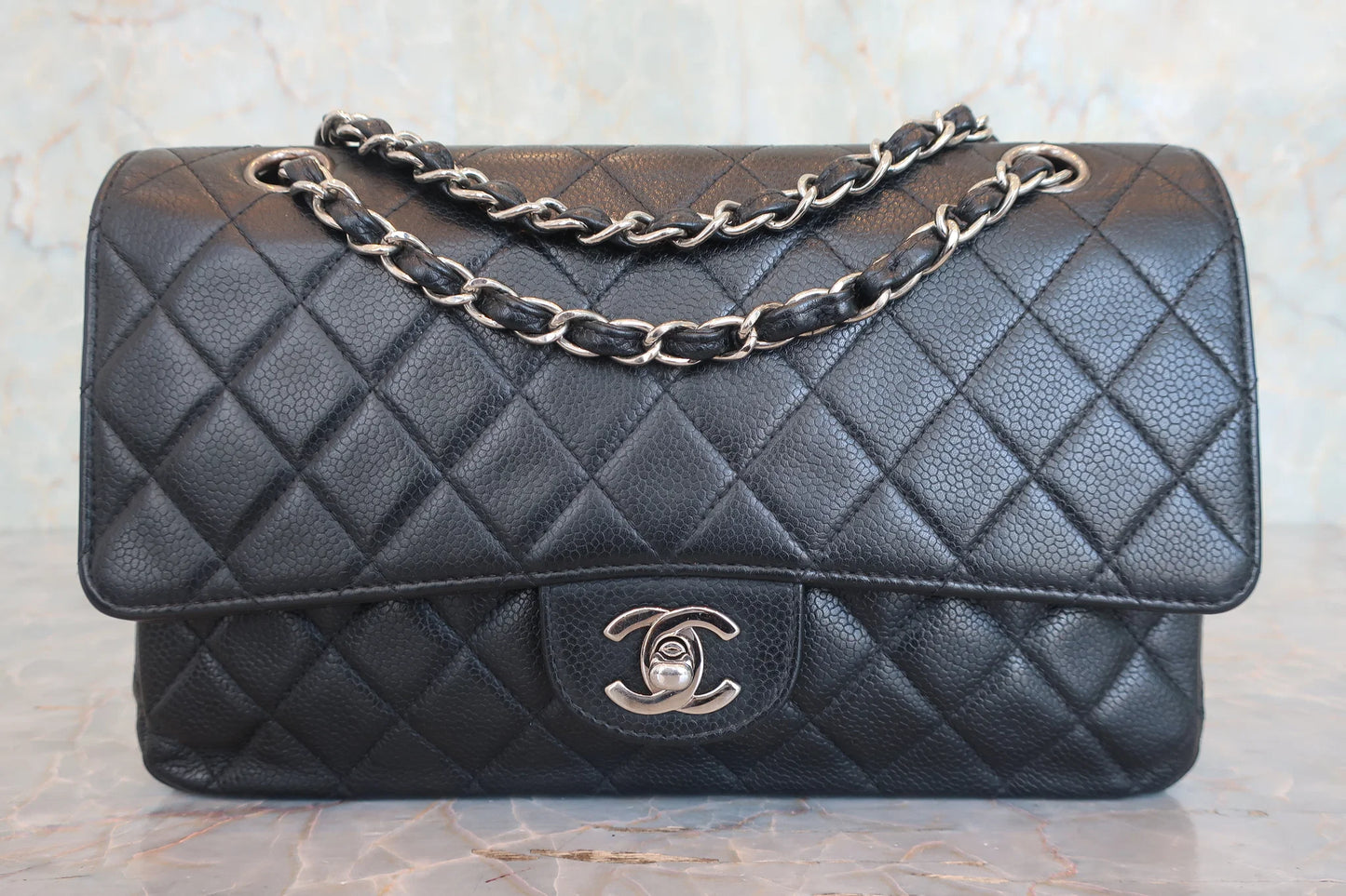 Chanel Matelassé Doppia Patta e Doppia Catena Pelle Caviar Nera – 25 cm