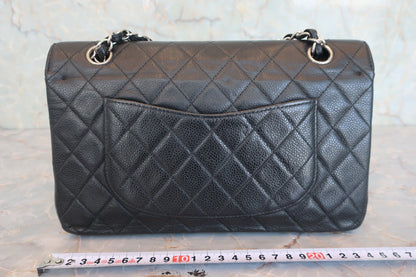 Chanel Matelassé Doppia Patta e Doppia Catena Pelle Caviar Nera – 25 cm