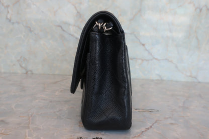 Chanel Matelassé Doppia Patta e Doppia Catena Pelle Caviar Nera – 25 cm
