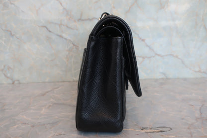 Chanel Matelassé Doppia Patta e Doppia Catena Pelle Caviar Nera – 25 cm