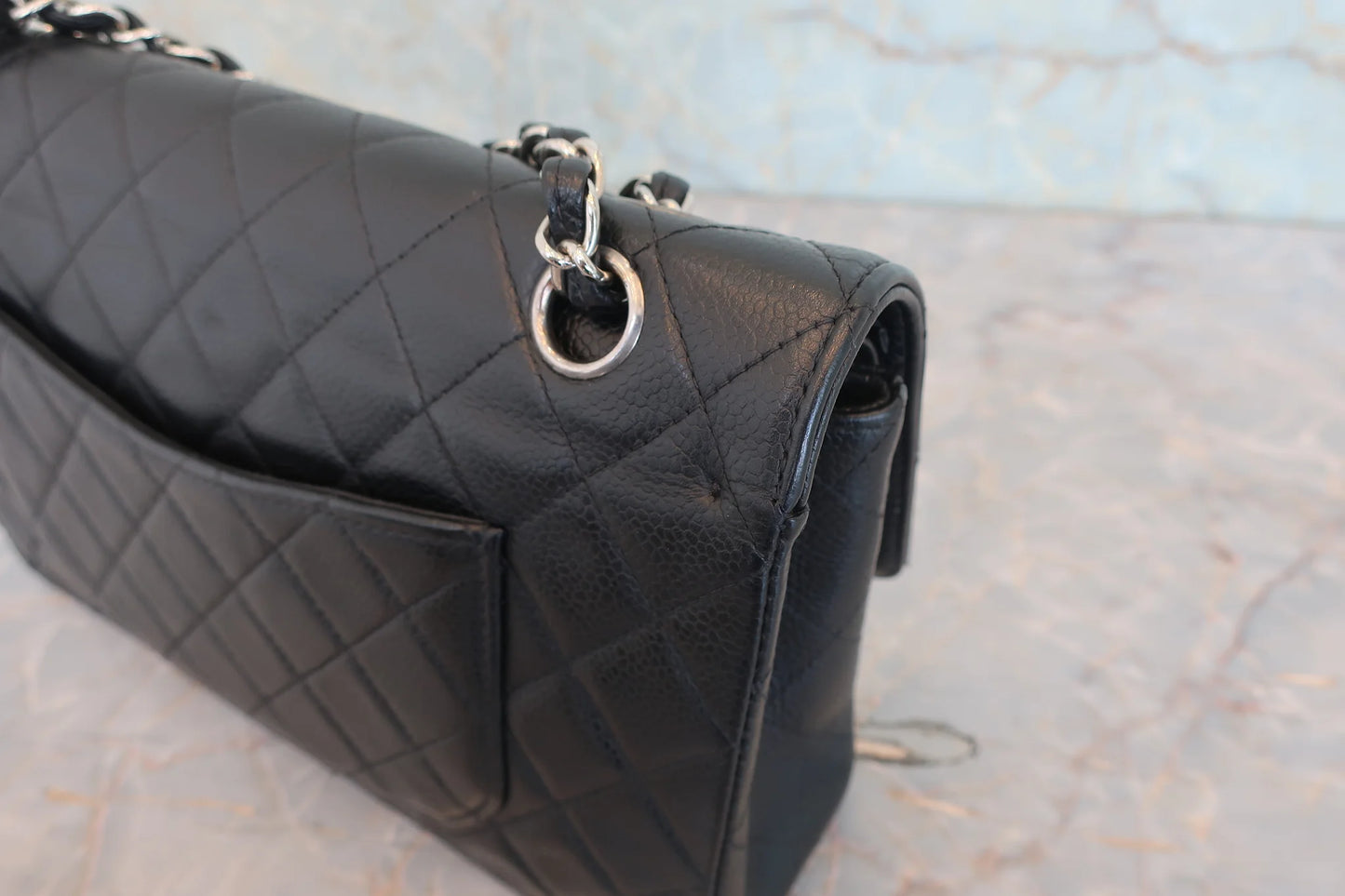 Chanel Matelassé Doppia Patta e Doppia Catena Pelle Caviar Nera – 25 cm