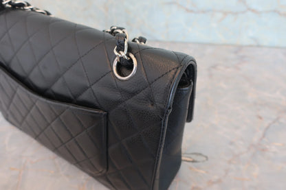 Chanel Matelassé Doppia Patta e Doppia Catena Pelle Caviar Nera – 25 cm