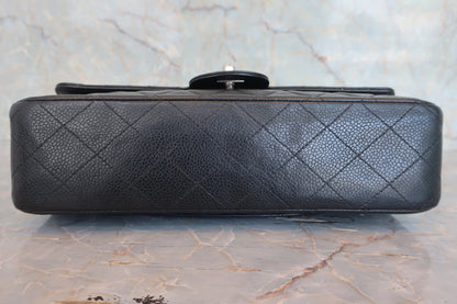 Chanel Matelassé Doppia Patta e Doppia Catena Pelle Caviar Nera – 25 cm
