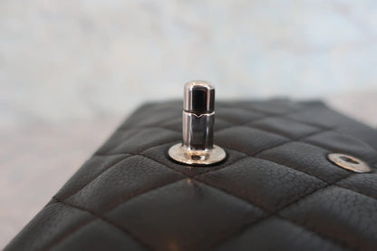 Chanel Matelassé Doppia Patta e Doppia Catena Pelle Caviar Nera – 25 cm