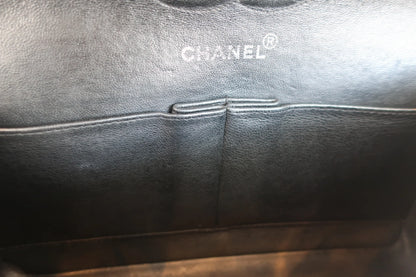 Chanel Matelassé Doppia Patta e Doppia Catena Pelle Caviar Nera – 25 cm