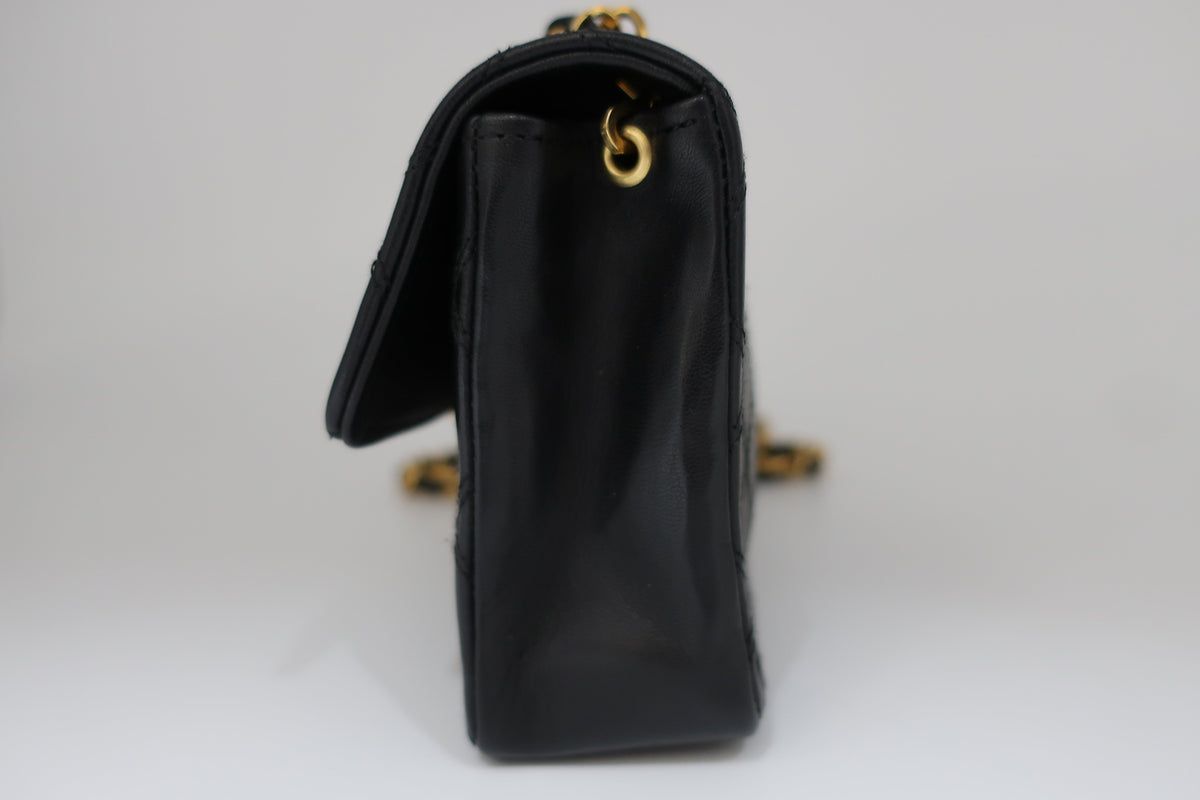 Chanel Vintage Flap con CC Grande – Pelle Nera