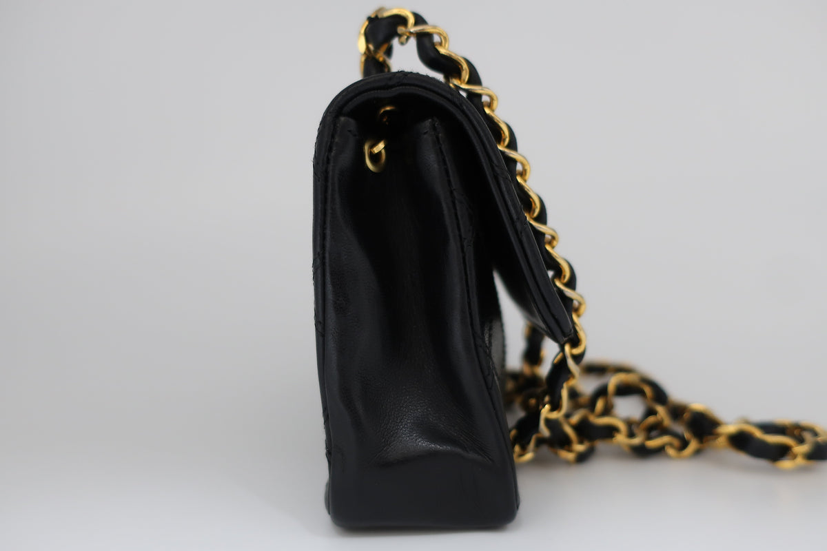 Chanel Vintage Flap con CC Grande – Pelle Nera