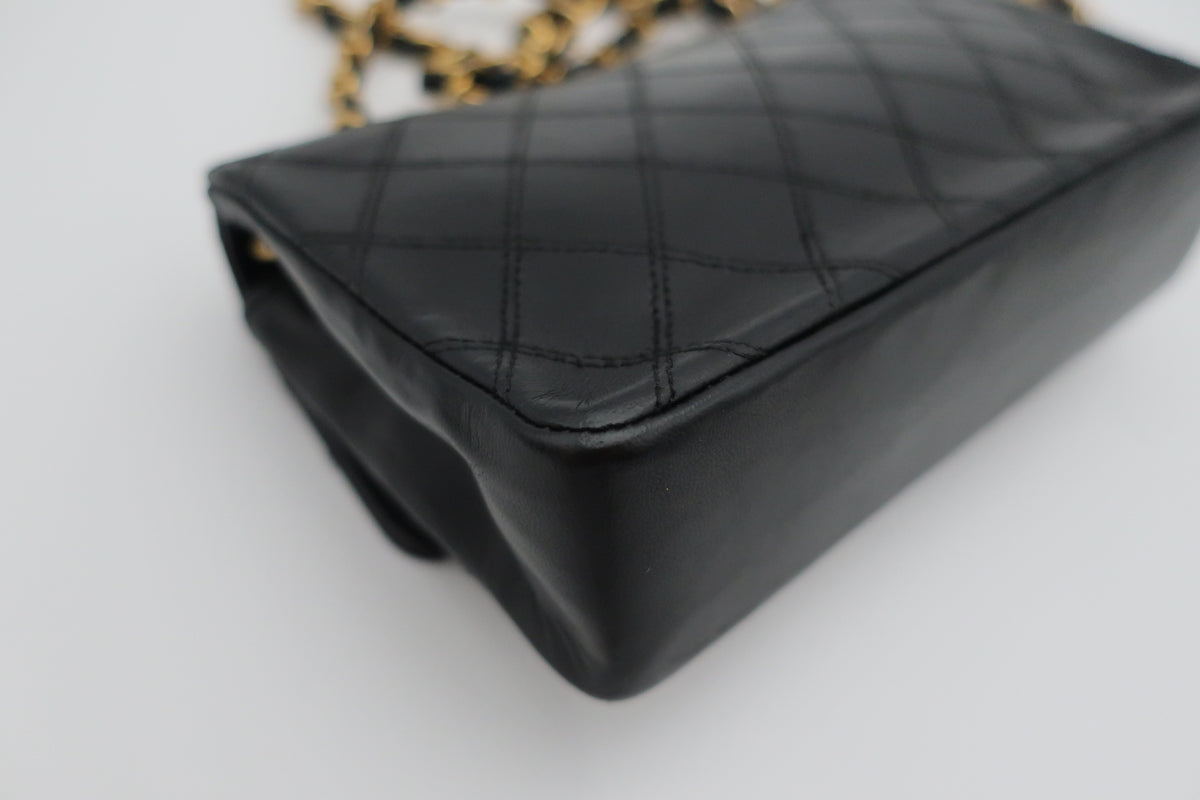Chanel Vintage Flap con CC Grande – Pelle Nera