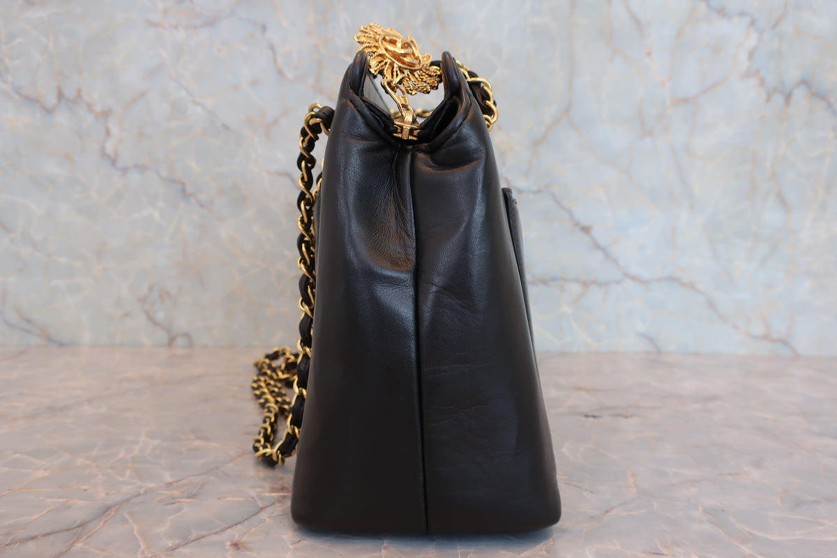Chanel Vintage Shopping Bag con Catena – Pelle Nera