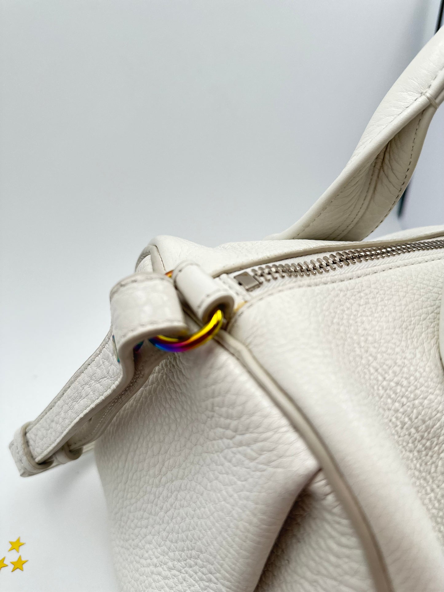 Alexander Wang Rocco Bag in Pelle Martellata Bianca con Borchie Iridescenti