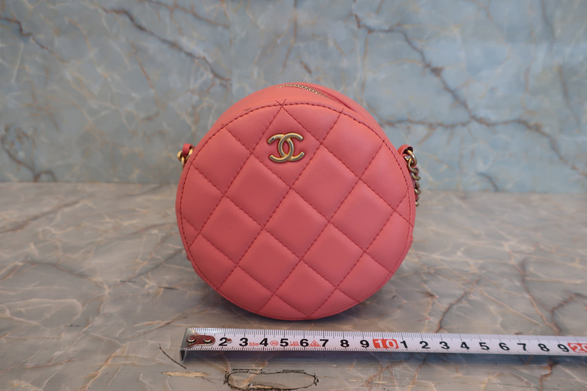 Chanel Round Clutch con Catena - Etoilux
