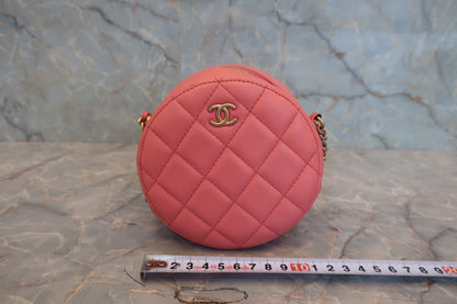Chanel Round Clutch con Catena - Etoilux