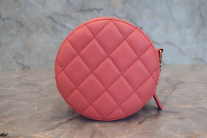 Chanel Round Clutch con Catena - Etoilux