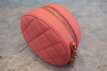 Chanel Round Clutch con Catena - Etoilux