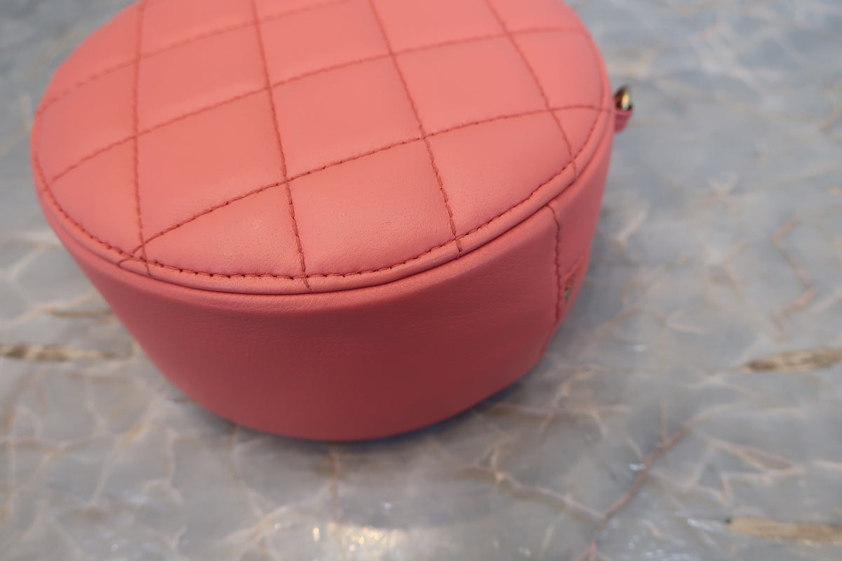 Chanel Round Clutch con Catena - Etoilux