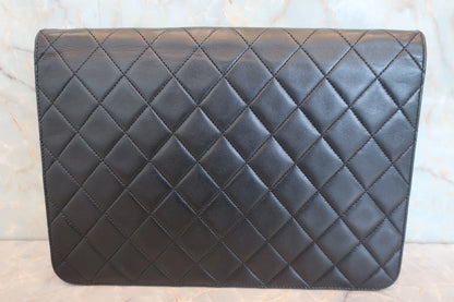 Chanel Matelassé Push Lock Chain Shoulder Bag Pelle di Agnello Nera – 25 cm