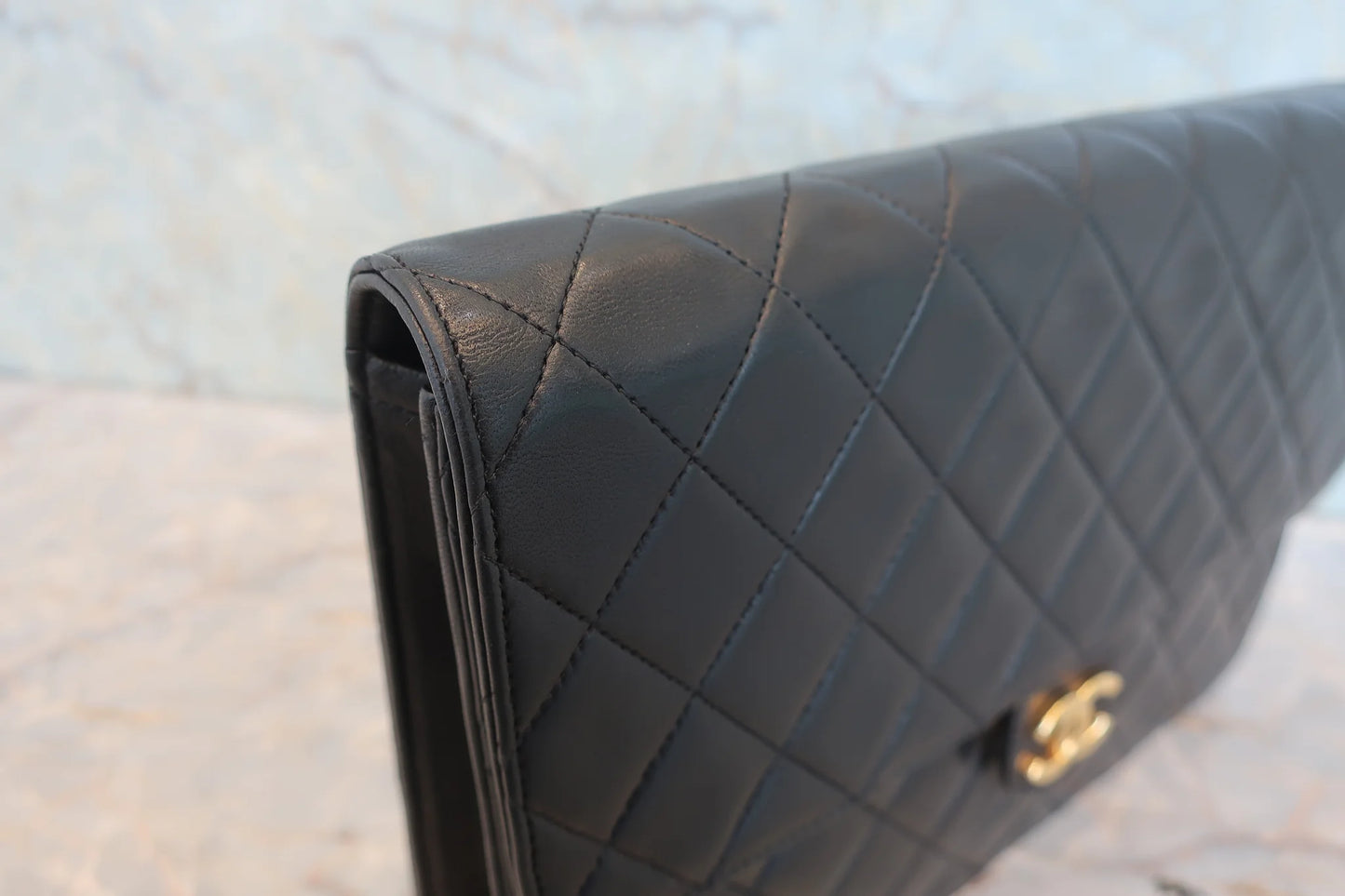 Chanel Matelassé Push Lock Chain Shoulder Bag Pelle di Agnello Nera – 25 cm
