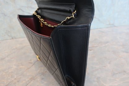 Chanel Matelassé Push Lock Chain Shoulder Bag Pelle di Agnello Nera – 25 cm