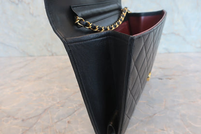 Chanel Matelassé Push Lock Chain Shoulder Bag Pelle di Agnello Nera – 25 cm