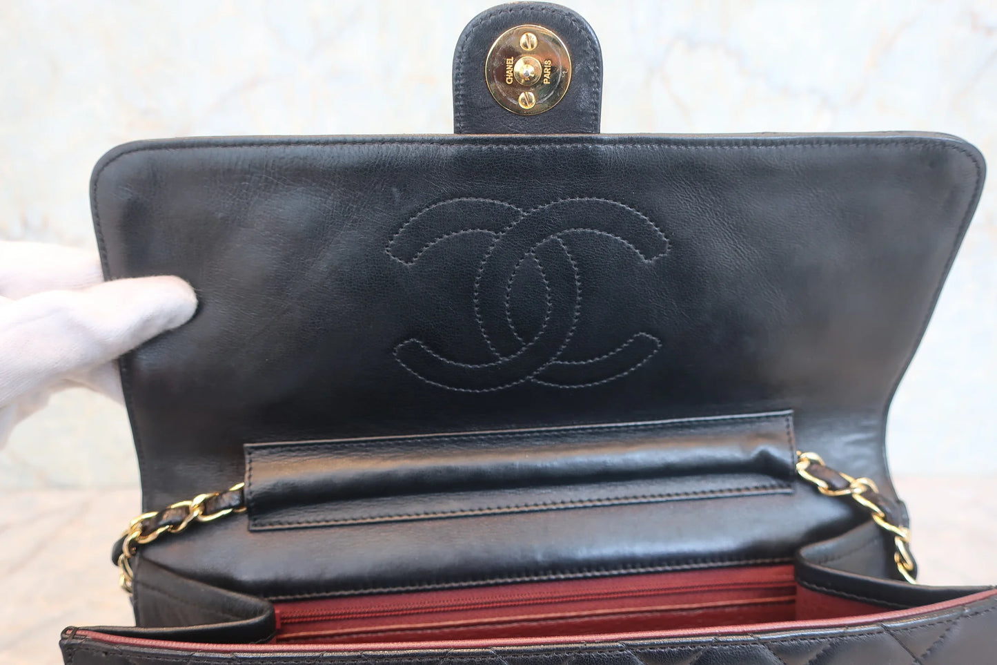 Chanel Matelassé Push Lock Chain Shoulder Bag Pelle di Agnello Nera – 25 cm