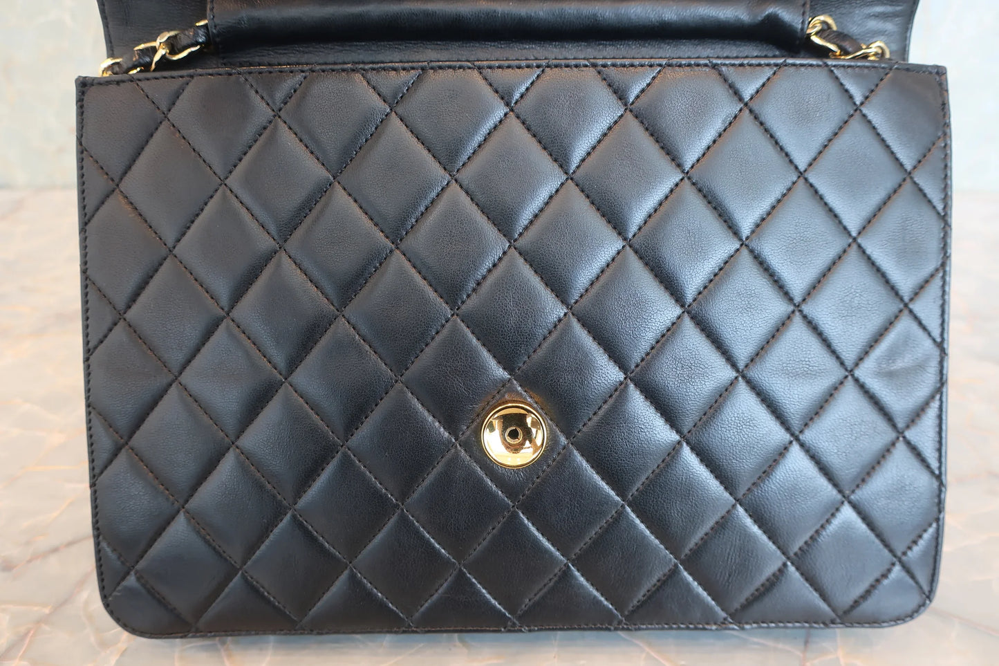 Chanel Matelassé Push Lock Chain Shoulder Bag Pelle di Agnello Nera – 25 cm