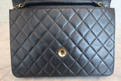 Chanel Matelassé Push Lock Chain Shoulder Bag Pelle di Agnello Nera – 25 cm