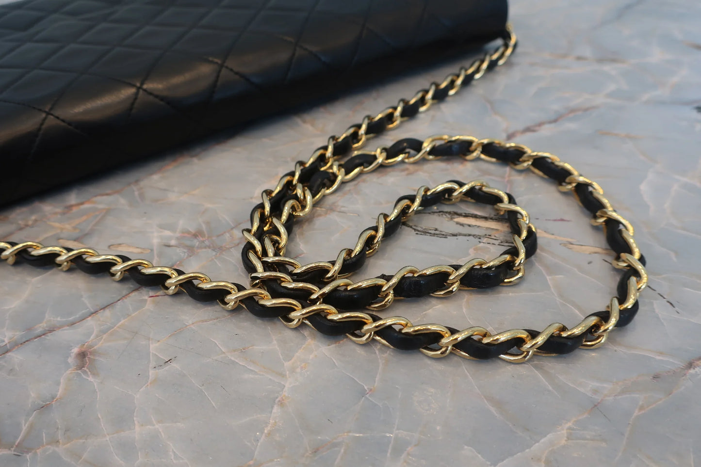 Chanel Matelassé Push Lock Chain Shoulder Bag Pelle di Agnello Nera – 25 cm